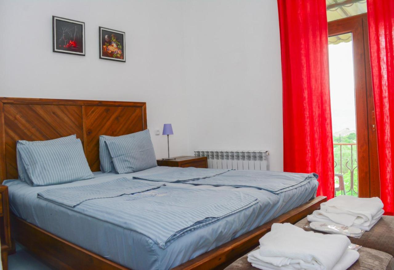 Old Bridge B&B Yeghegnadzor Bagian luar foto