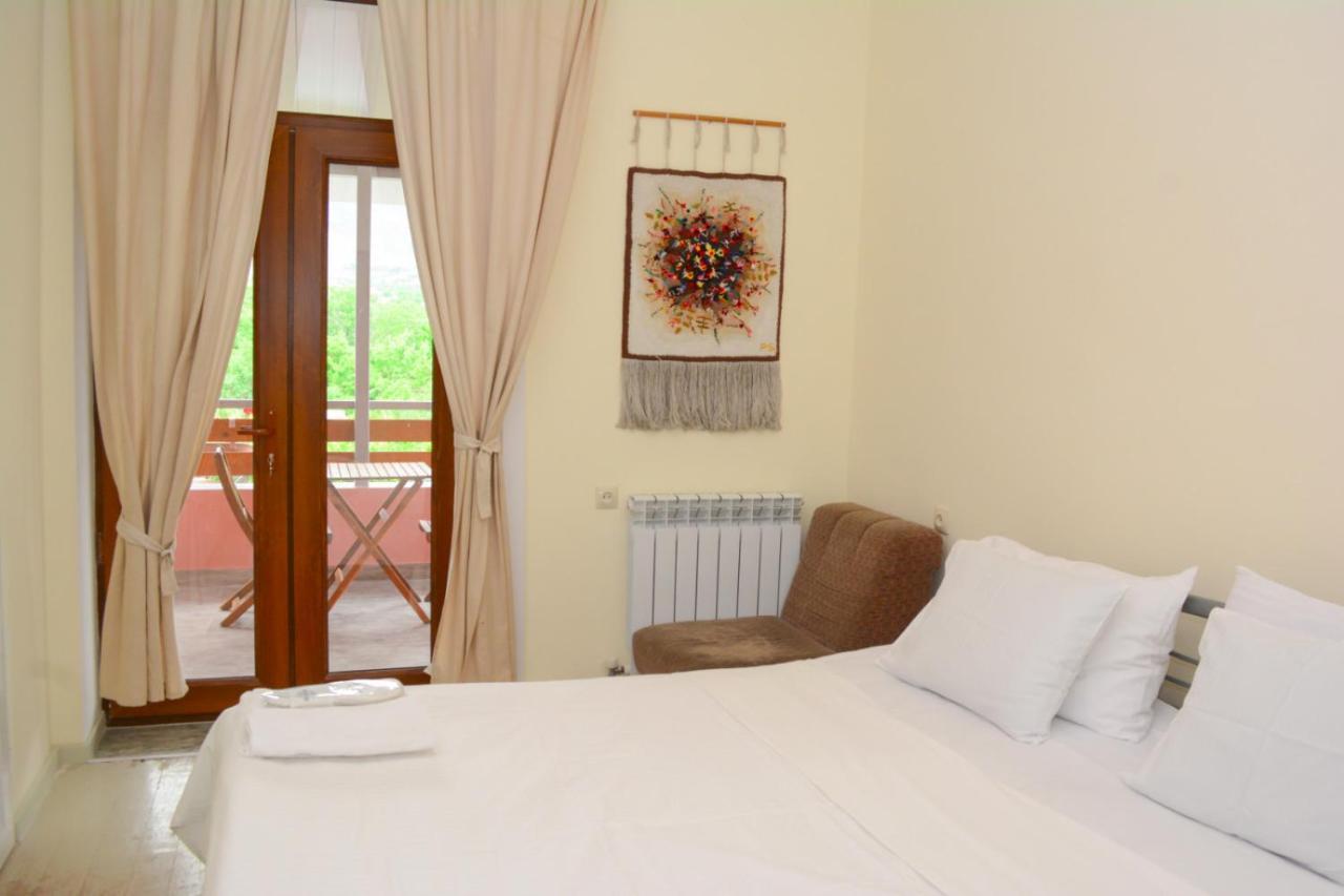 Old Bridge B&B Yeghegnadzor Bagian luar foto