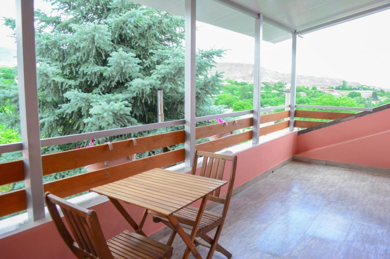 Old Bridge B&B Yeghegnadzor Bagian luar foto